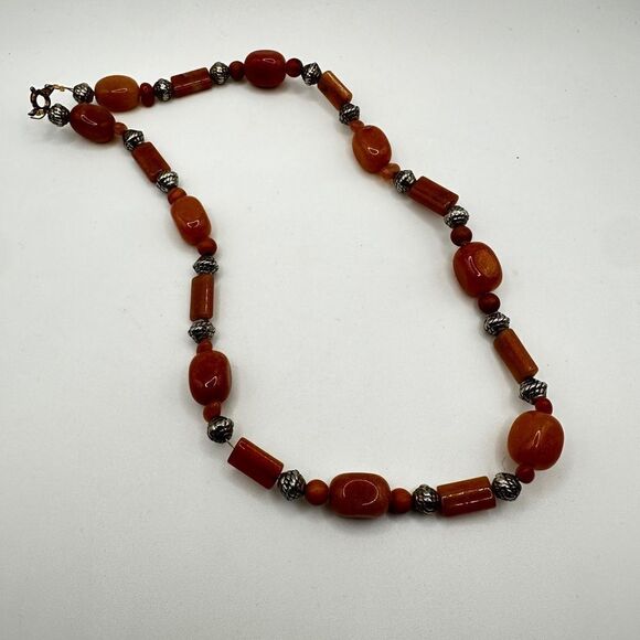 18" long Beautiful stone and silver tone beaded necklace! - Picture 8 of 11